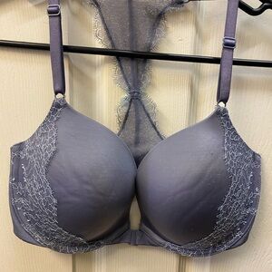 Victoria's Secret Lace-Accented Bra in Purple push up wire bra claps in front of